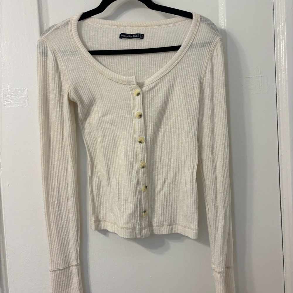 Abercrombie & Fitch Cream Ribbed Scoop-Neck Button Front Long Sleeve Top